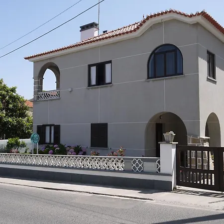 Villa Guesthouse ホステル *