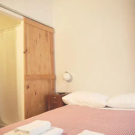 Villa Guesthouse ホステル アトウギア・ダ・バレイア