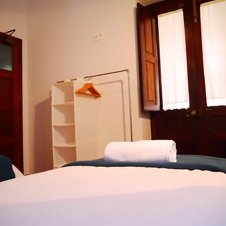 Villa Guesthouse ホステル アトウギア・ダ・バレイア